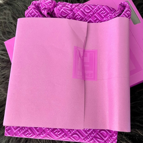 🩷🩷LIMITED EDITION🩷🩷Skims/Fendi pink bodysuit - Picture 4 of 7